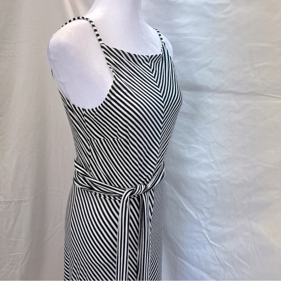 NWT Ann Taylor black and white striped dress with open back and wrap belt. - Picture 5 of 11